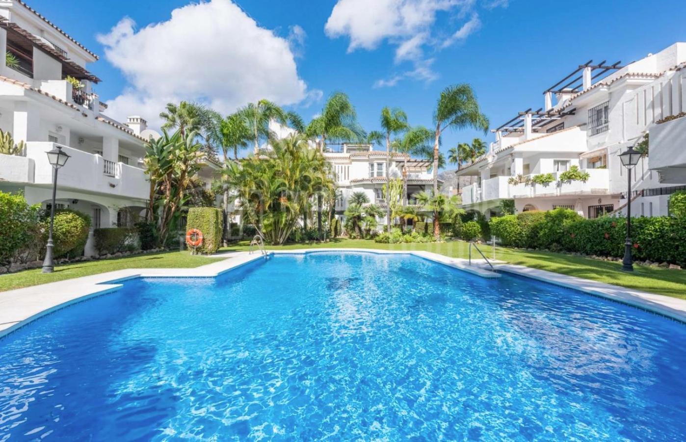 Вилла 4 Bed House With Pool Walk To Puerto Banus Fast Internet Марбелья Экстерьер фото
